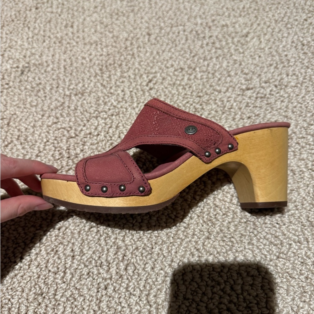 UGG Issa Mosaic Raspberry Clogs - Picture 5 of 6